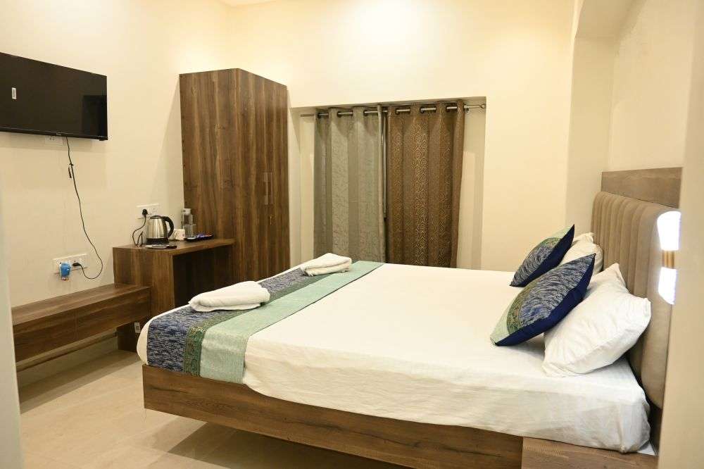 Manan AC 104 || Manan Homestay