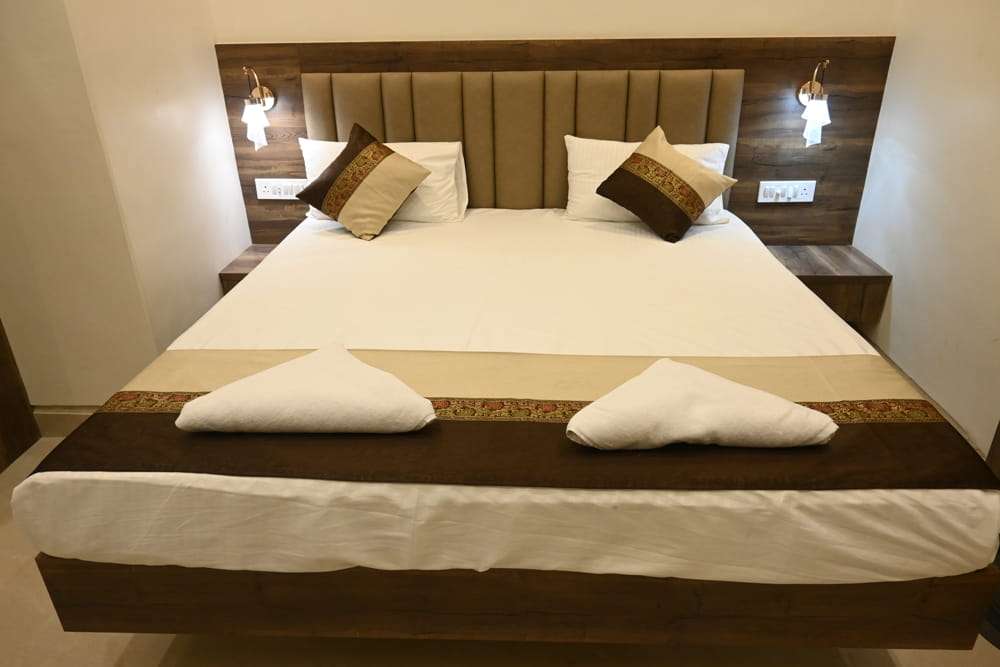 Manan  AC 103 || Manan Homestay