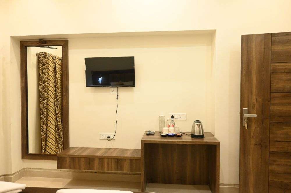 Manan AC 104 || Manan Homestay